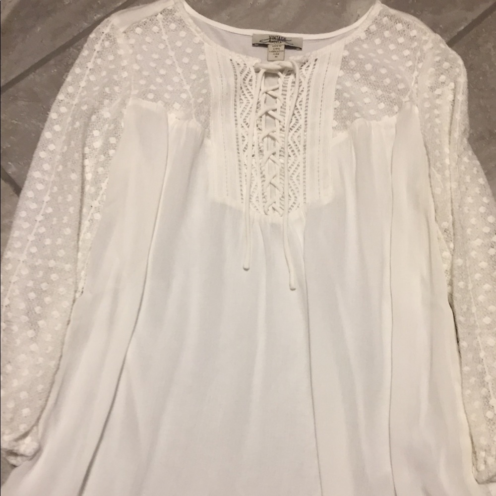 Women's Adorable Top Ties at neck NWOT.
